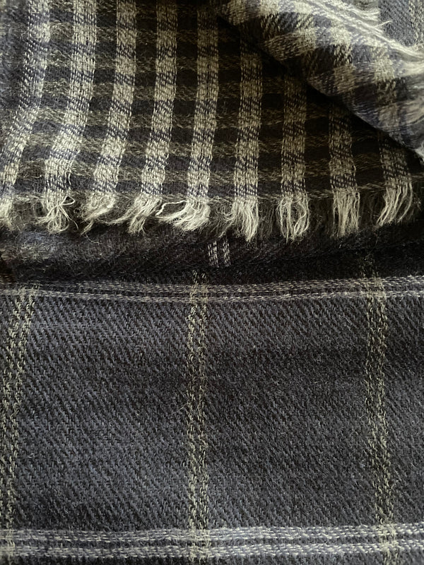 Scialle Blue Checks dettaglio retro reversibile lana seta