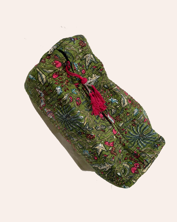 Astuccio trapuntato cotone verde motivo foglie vista frontale