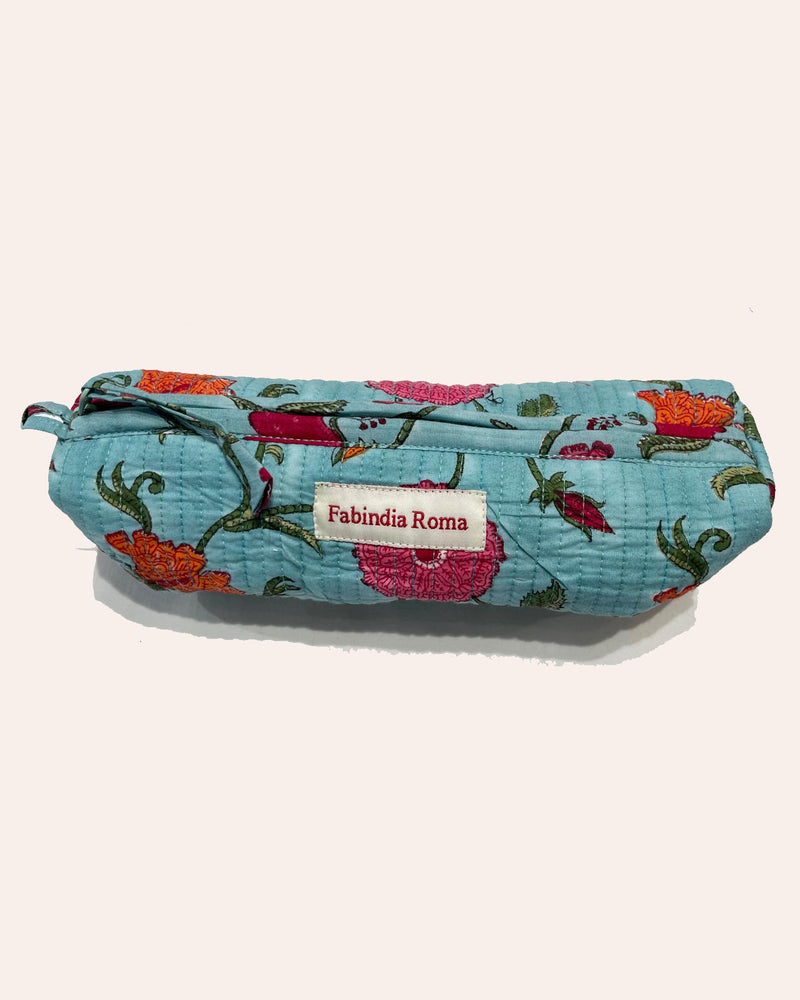 Portapenne trapuntato cotone turchese motivo geometrico vista frontale