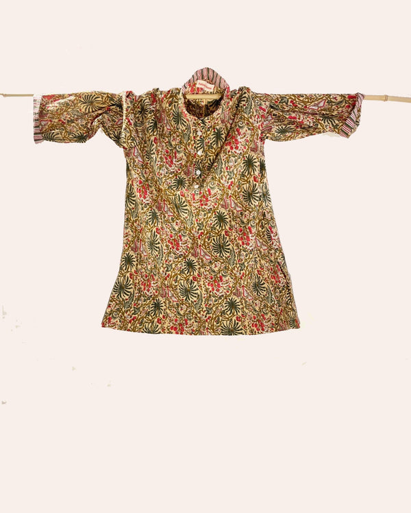 Camicia donna cotone a pieghe pintuck stampa palme verdi e fiori rossi su fondo crema