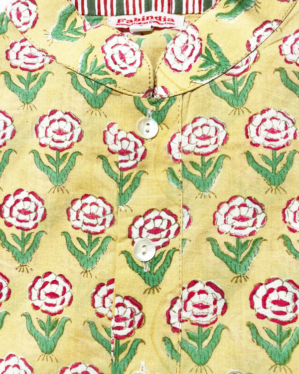 Ata Kurta Daisy dettaglio tessuto cotone stampato margherite bianche su giallo ocra