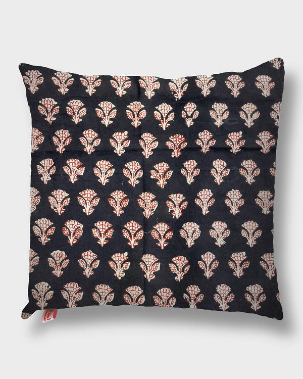 Copricuscino Pine Forest cotone block print motivo rami di pino vista frontale