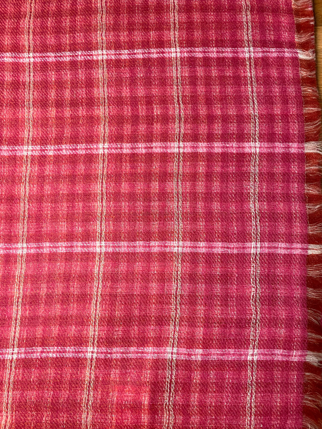 Scialle Plum Checks dettaglio trama quadri prugna lana seta
