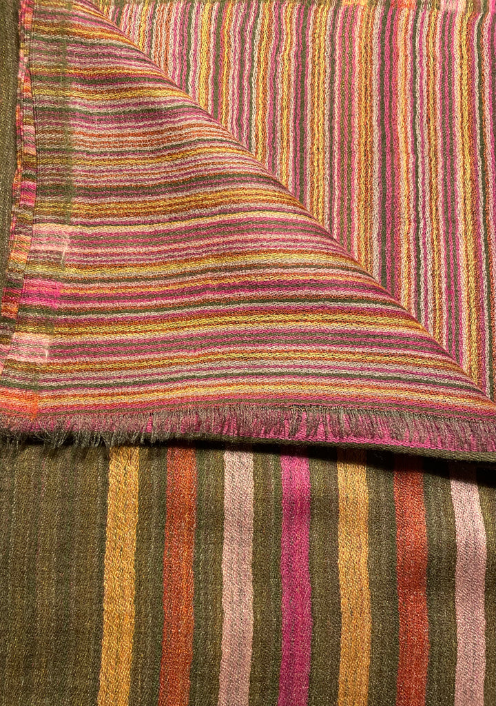 Scialle Olive Stripes dettaglio trama righe oliva lana seta