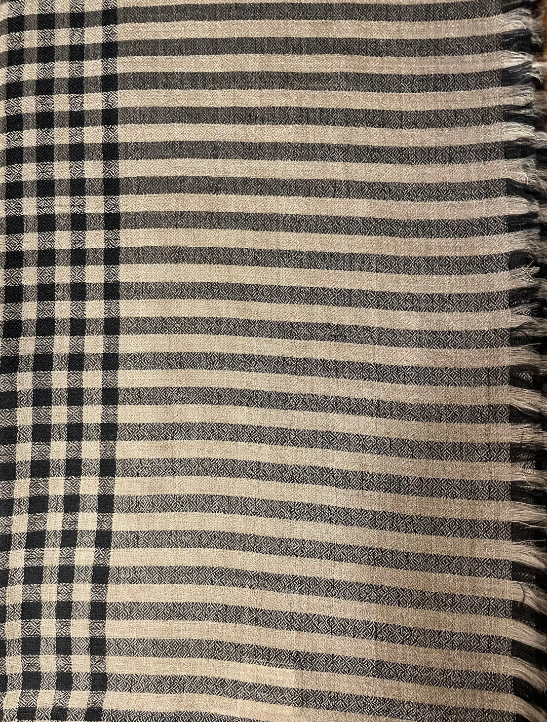 Scialle Black Checks and Stripes dettaglio trama lana seta