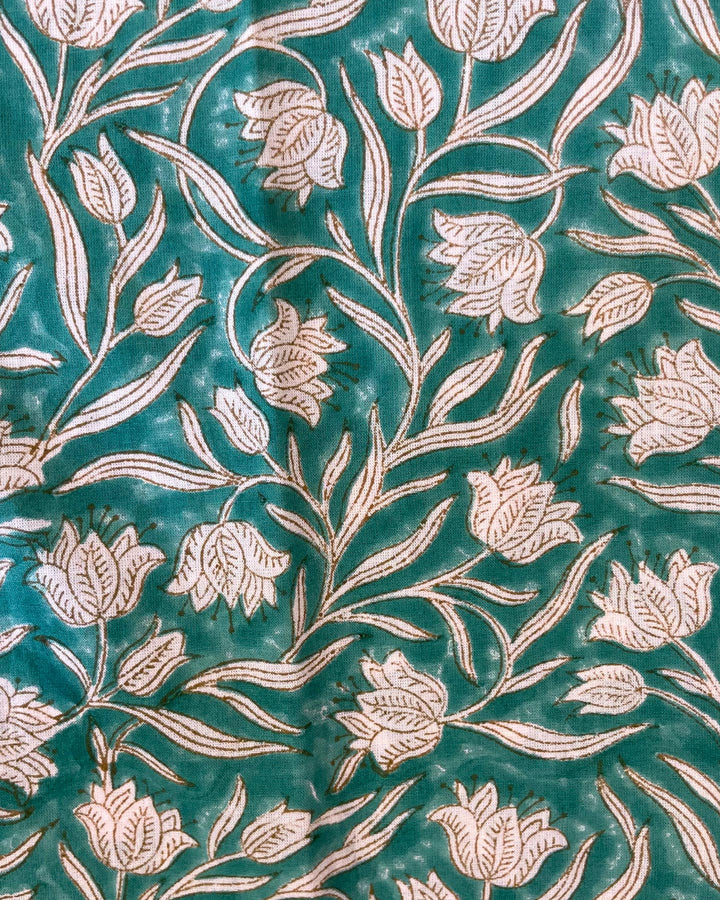 Tessuto cotone indiano block print motivo fiori Agra texture ravvicinata