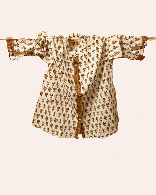 Camicia donna cotone stampato a mano piccole palme su fondo avorio vista frontale