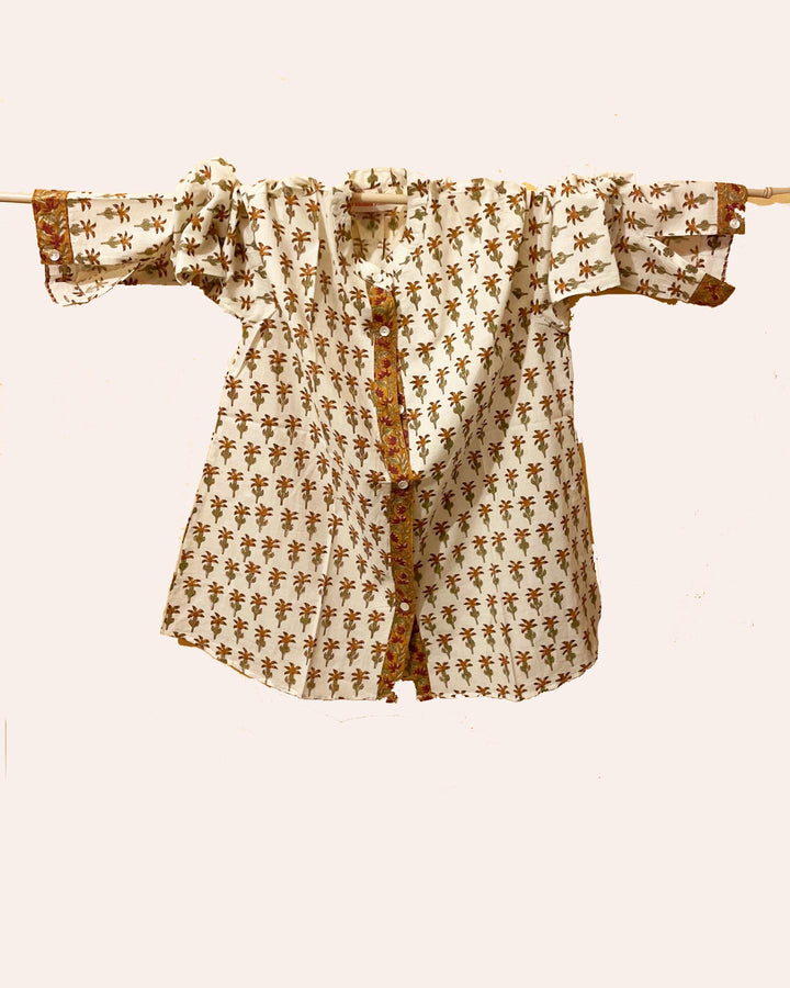 Camicia donna cotone stampato a mano piccole palme su fondo avorio vista frontale