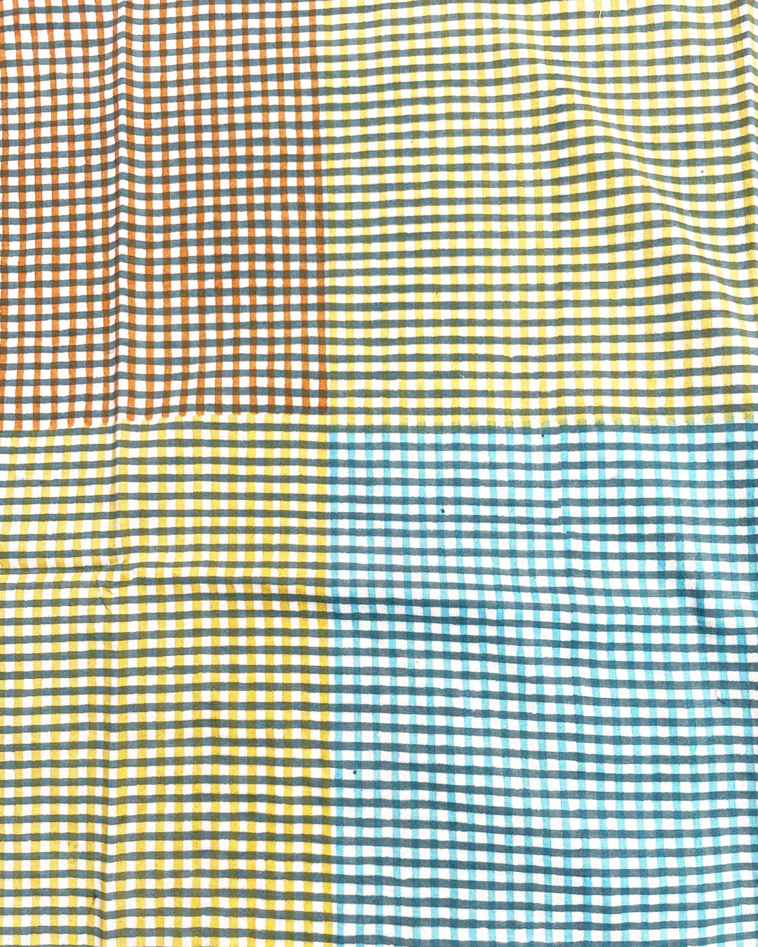 Ata Kurta Checks dettaglio tessuto cotone patchwork quadretti arancio giallo e azzurro