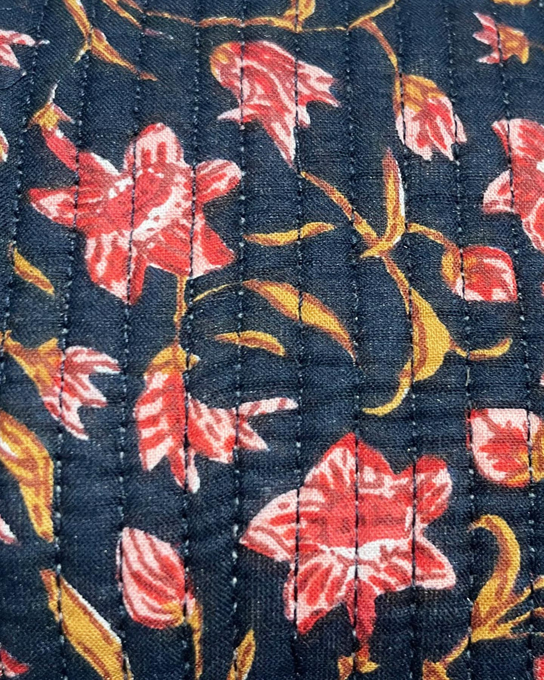 Astuccio Gran Sasso cotone trapuntato dettaglio tessuto e cuciture