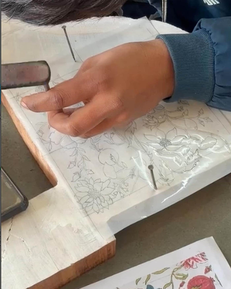 Disegno da intarsiare sul blocco di legno