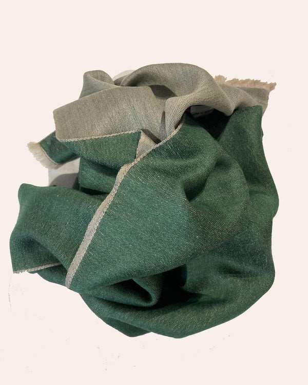 Scialle Vervena Reversible lana seta verde chiaro vista frontale